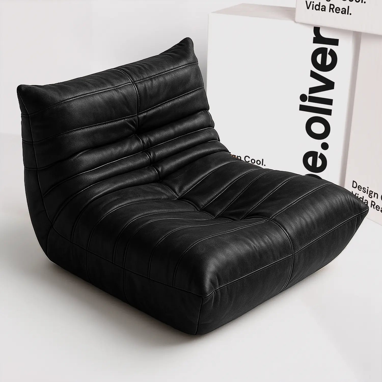Poltrona na Caixa Cozy - Corino Preto